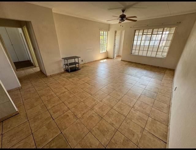 2 BEDROOM TOWNHOUSE FOR SALE IN FREEWAY PARK